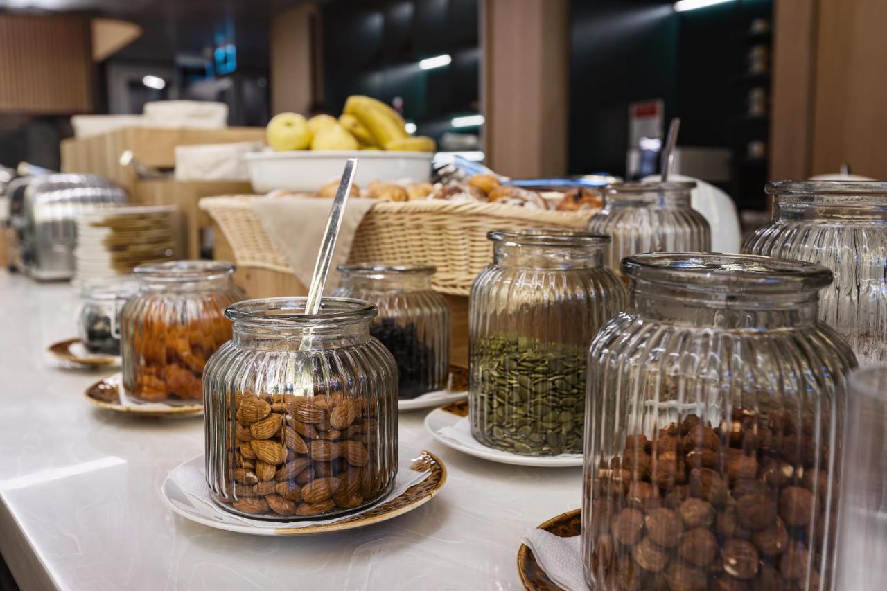 Novotel Living Almaty Jetisu ภายนอก รูปภาพ