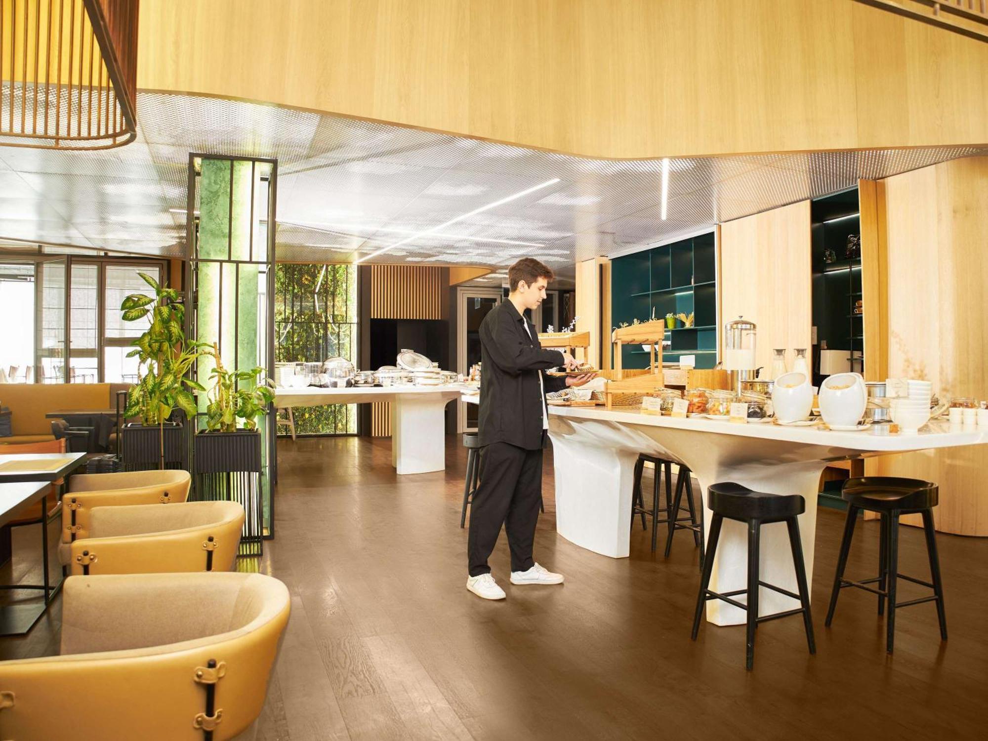 Novotel Living Almaty Jetisu ภายนอก รูปภาพ