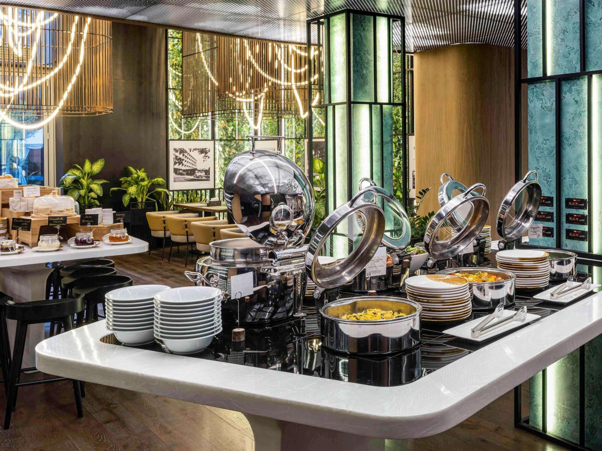 Novotel Living Almaty Jetisu ภายนอก รูปภาพ