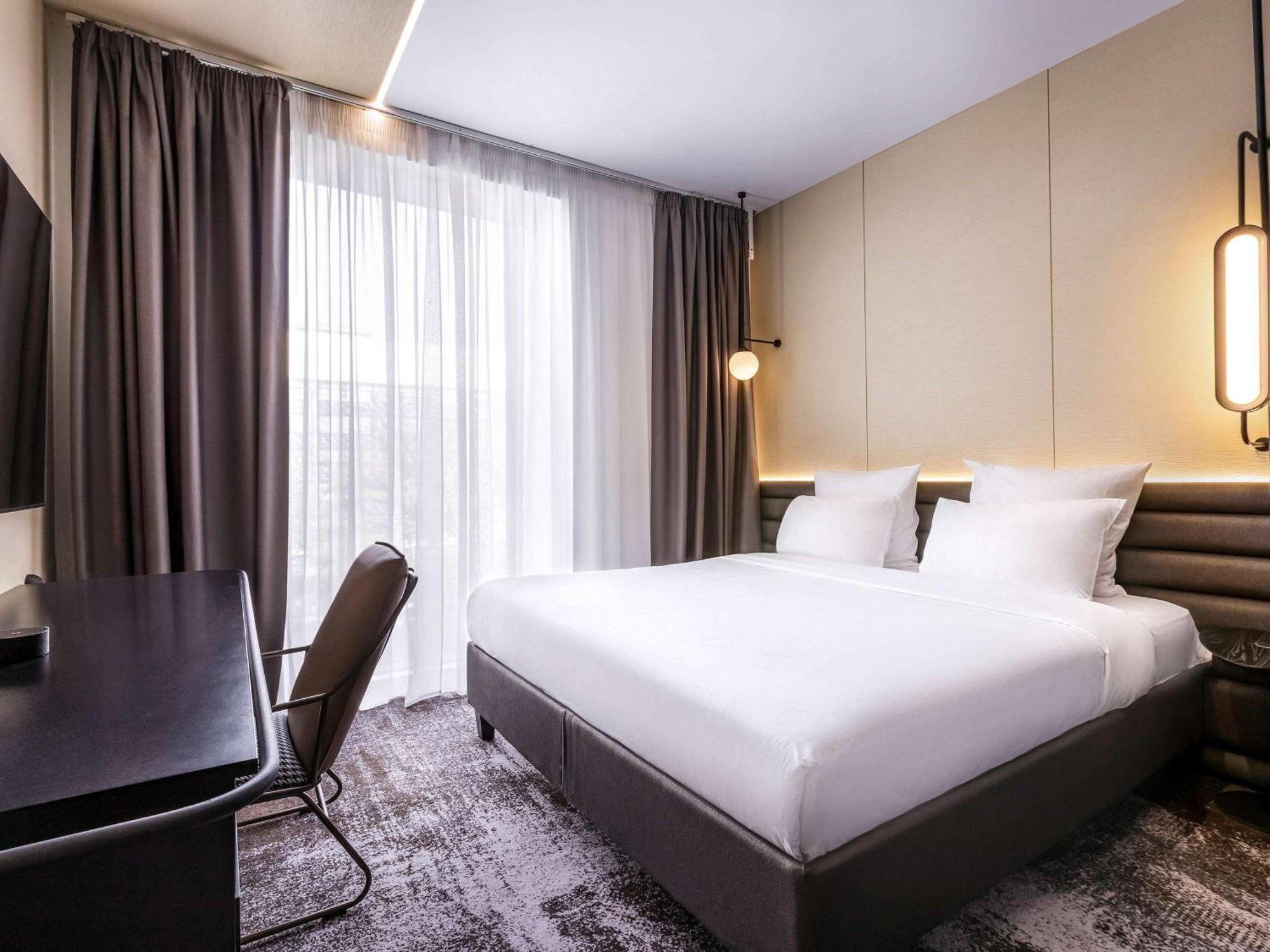 Novotel Living Almaty Jetisu ภายนอก รูปภาพ