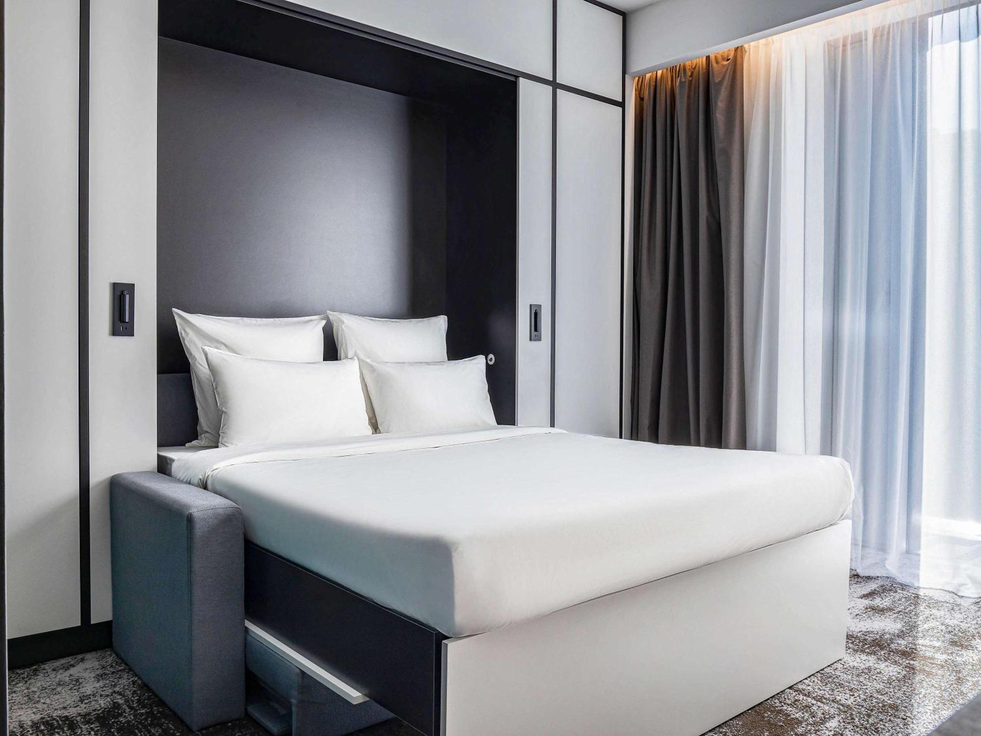 Novotel Living Almaty Jetisu ภายนอก รูปภาพ
